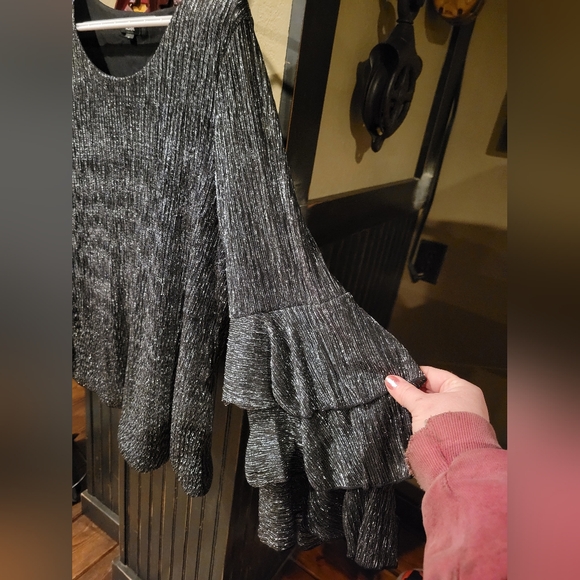 Sparkly Alfani black bell sleeve top XL - Picture 2 of 4
